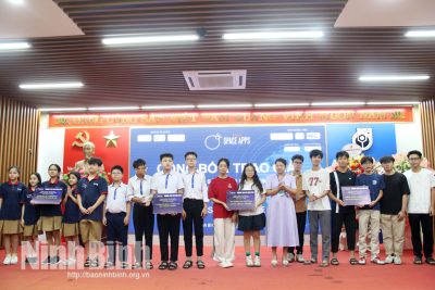Trao giải Cuộc thi “Sáng tạo Ứng dụng Không gian – NASA Space Apps Challenge 2025” tại Ninh Bình